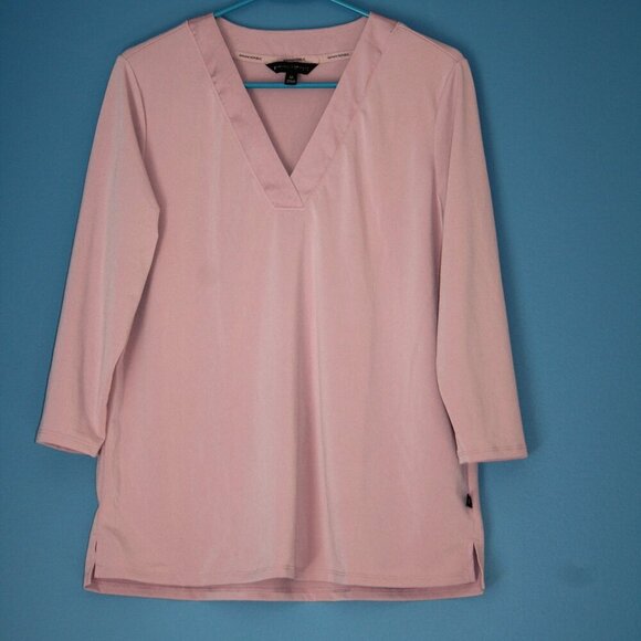 Banana Republic Pink V-Neck Dress Shirt with 3/4 Length Sleeves Medium - Picture 2 of 12
